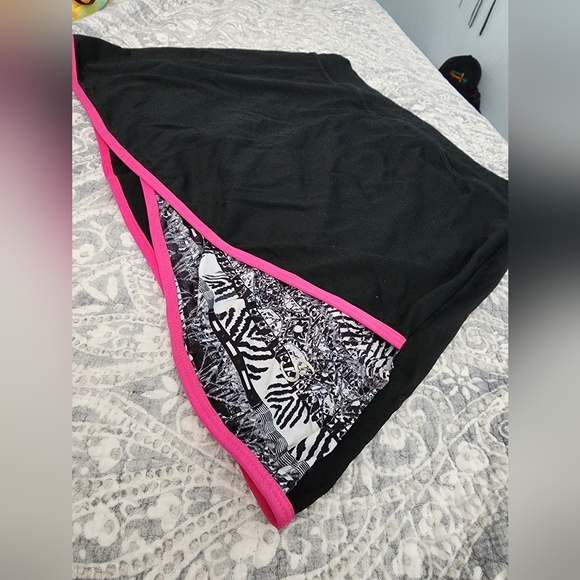 Cute athletic skirt with built in shorts! - Picture 2 of 4